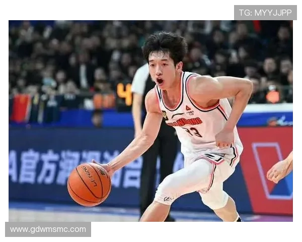 CBA赛场广东快攻如风王少杰高空滑翔暴扣点燃全场激情