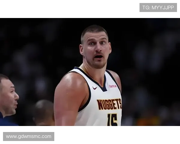 约基奇背靠背两场仅得9篮板却展现出准三双实力引发球迷热议